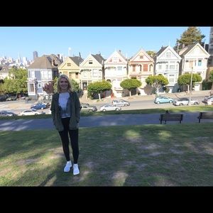 Meet your Posher, Julia